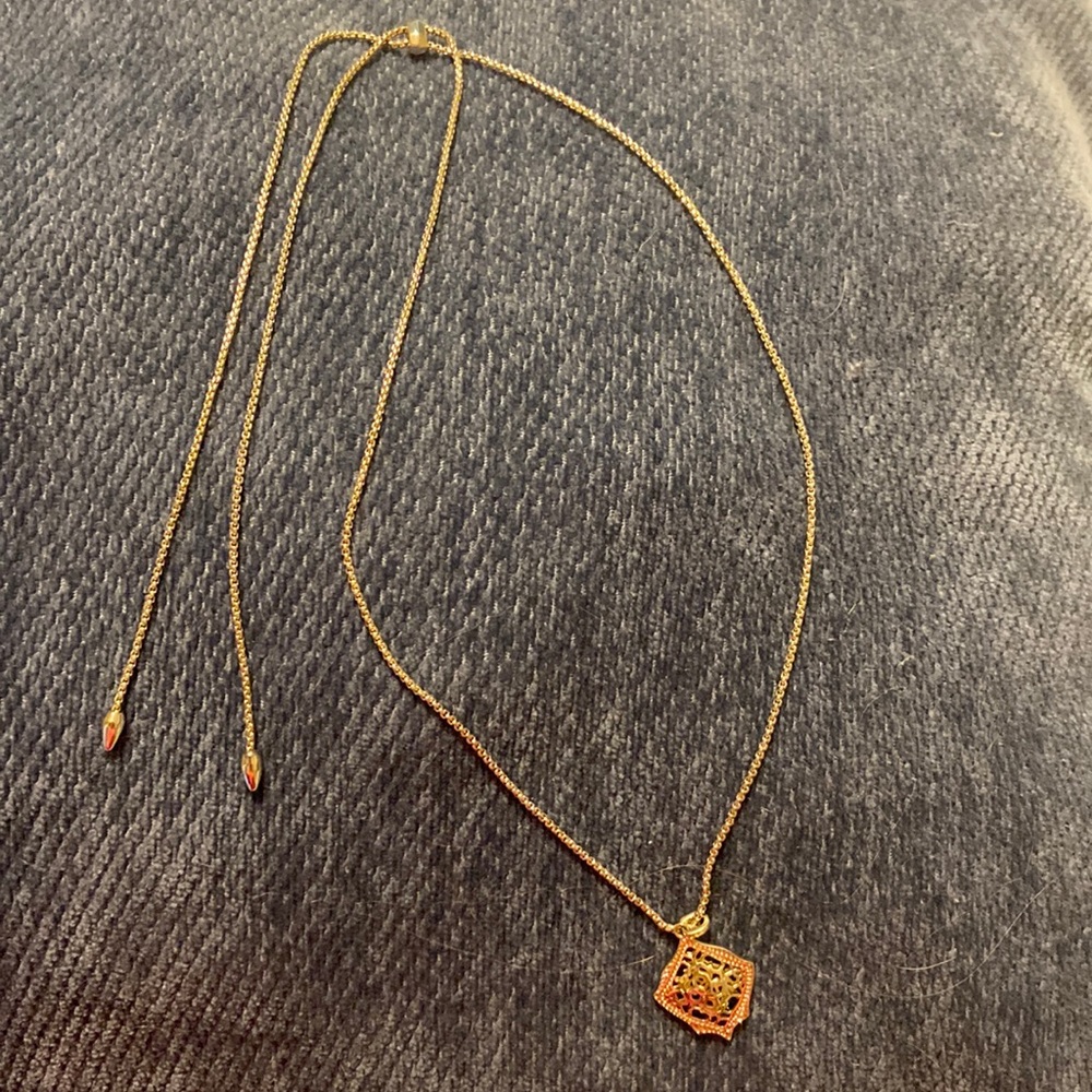 Kendra Scott necklace